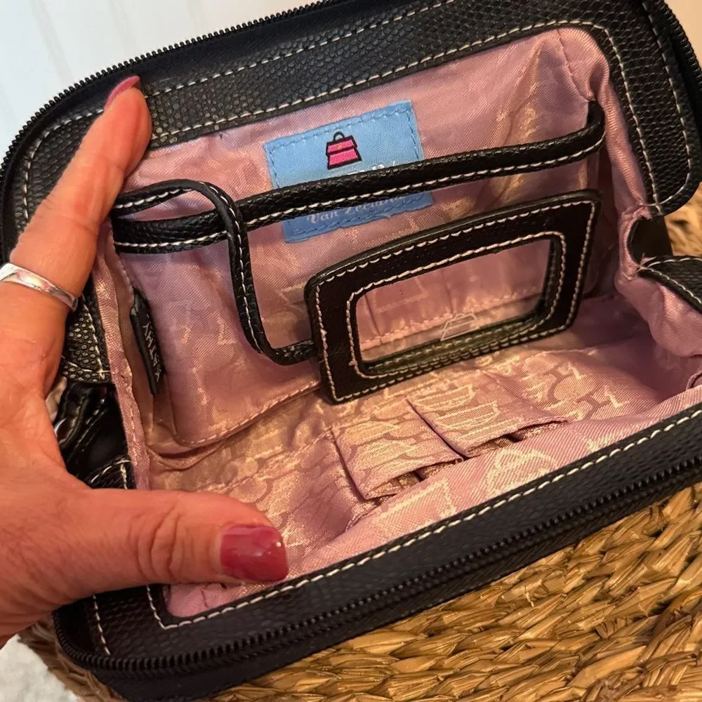 Kathy Van Zeeland Black and Tan Women's Clutch & Mirror - NWOT
